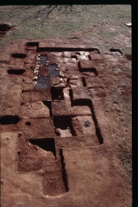 Final shot of the main dwelling at the end of the 2003 field season. View facing south. Units in the cellar (F.100) have been backfilled (dark soil), while units in the entrance trench/midden have been left open (F.101).
